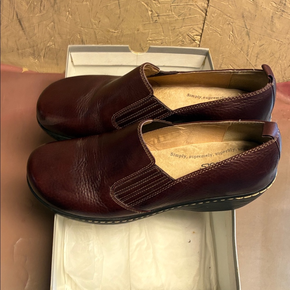 Women’s Slip-On Leather Shoes in Burgundy